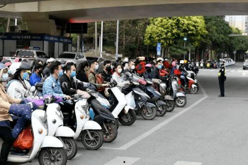 娱乐吃瓜酱电瓶车,娱乐吃瓜酱的趣味生活